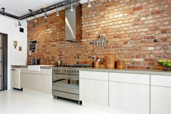 Кирпичная стена: стильное и модное украшение интерьера кухни.