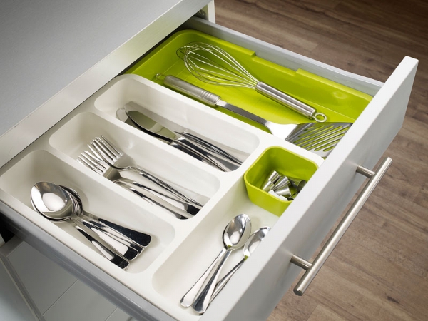 Удобные места хранения вещей и посуды на кухне: советы по обустройству.