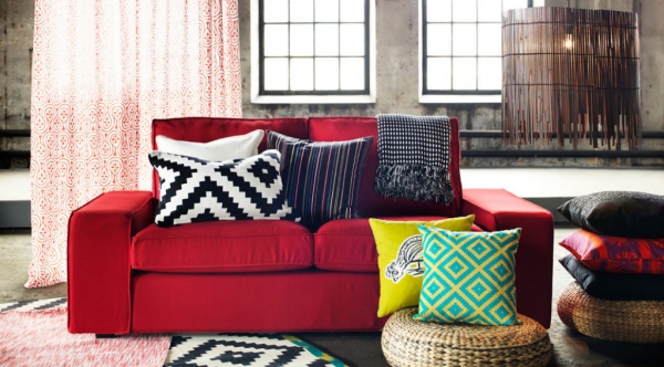 Яркий диван в интерьере гостиной: отличный способ преобразить пространство без ремонта.