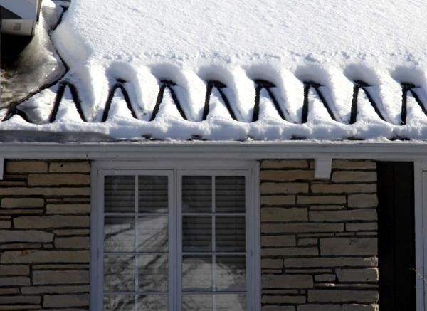 Борьба с обледенением крыш в зимнее время года