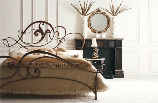 Кованая кровать — изысканное украшение для вашей спальни.